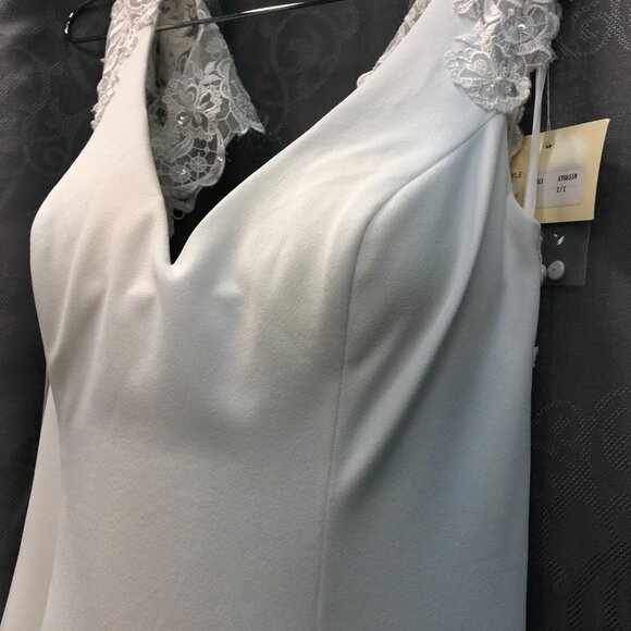 New Ivory Wedding Dress, Crepe Simple Elegant, Comfortable Keyhole Back Backless - Picture 6 of 11